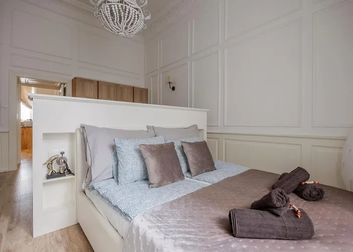 Apartment Noble Under Buda Castle With Ac *