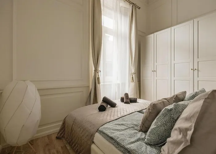 Noble Under Buda Castle With Ac * Budapeşte